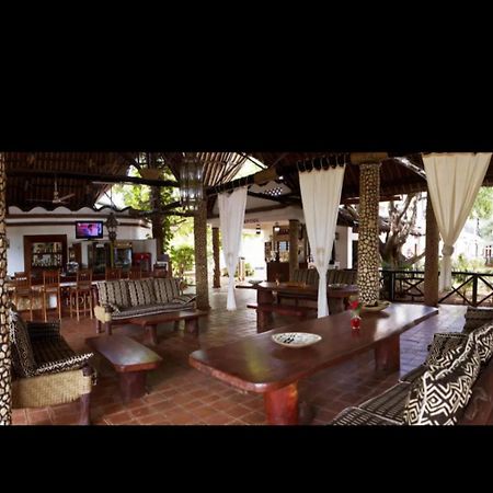 Mangro Hotel ディアニ・ビーチ エクステリア 写真